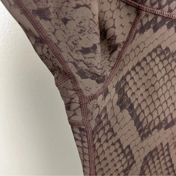 Varley Estrella 7/8 Length Leggings Size Small High Rise Snakeskin Brown Yoga - Picture 6 of 9